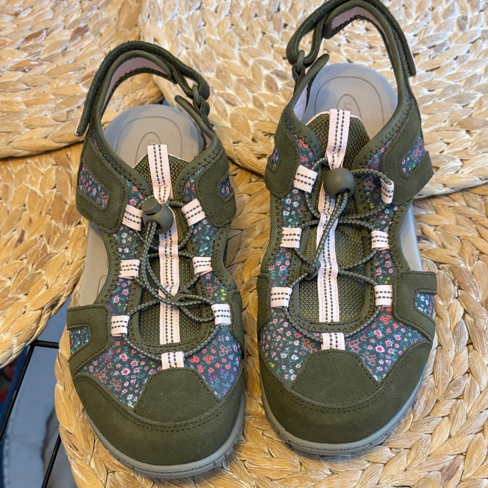 Lands end closed toe sandals women size 10